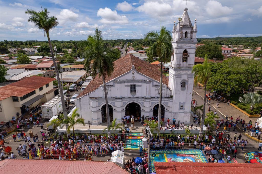 Inicio de la misa de Corpus Christi en La Villa de Los Santos