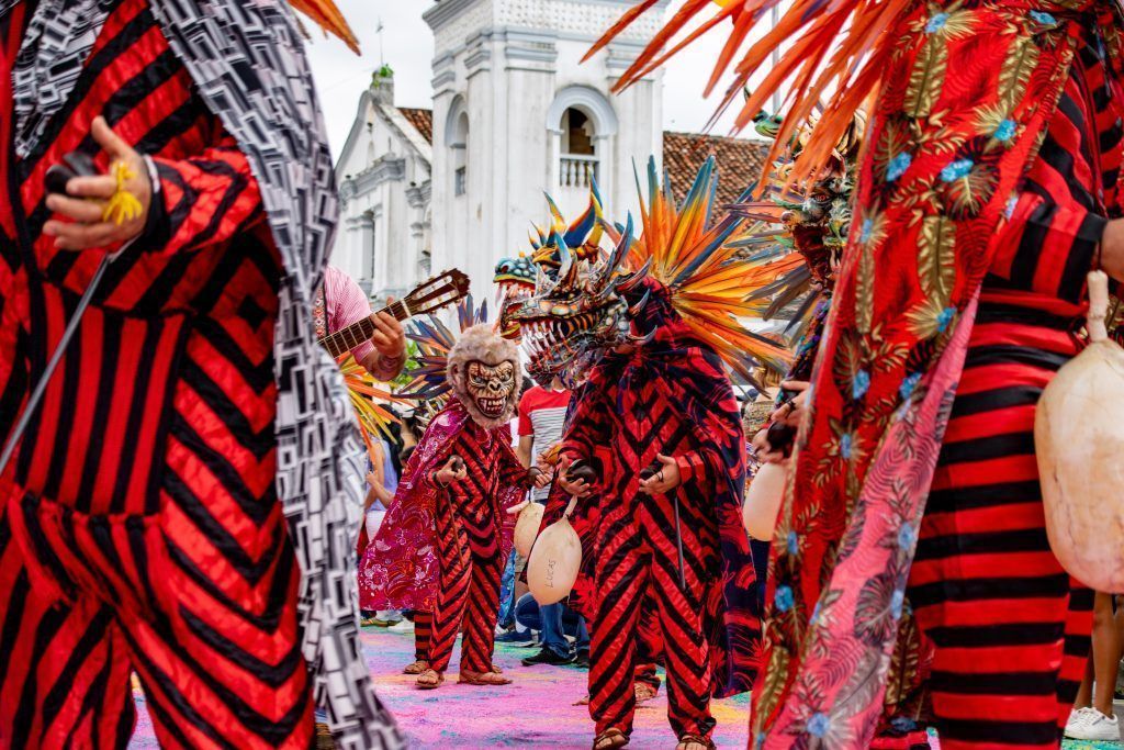 Diablicos sucios durante la procesión de Corpus de La Villa de Los Santos