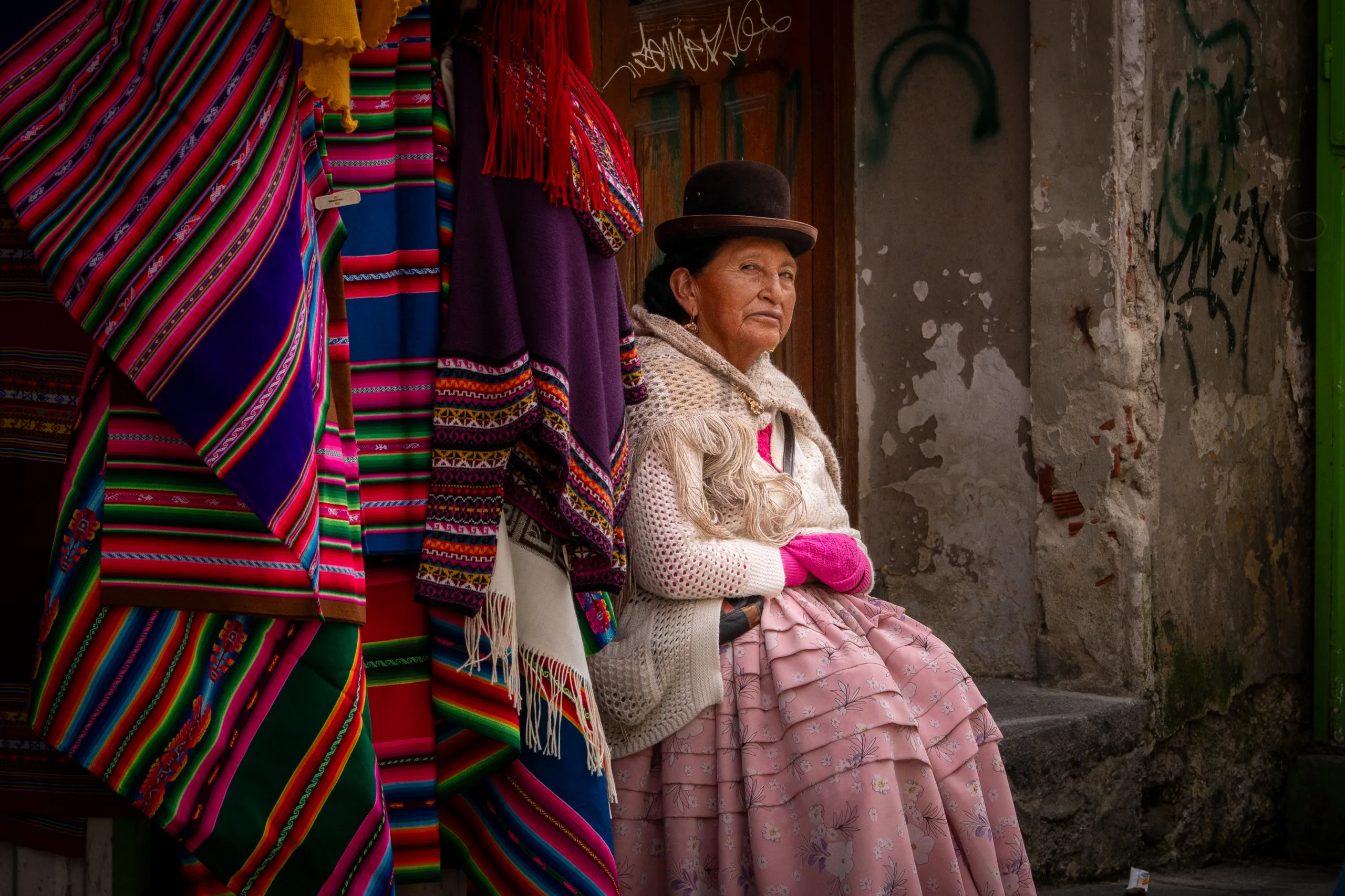 Qué hacer en La Paz, una ciudad de altura Cholita en La Paz, Bolivia
