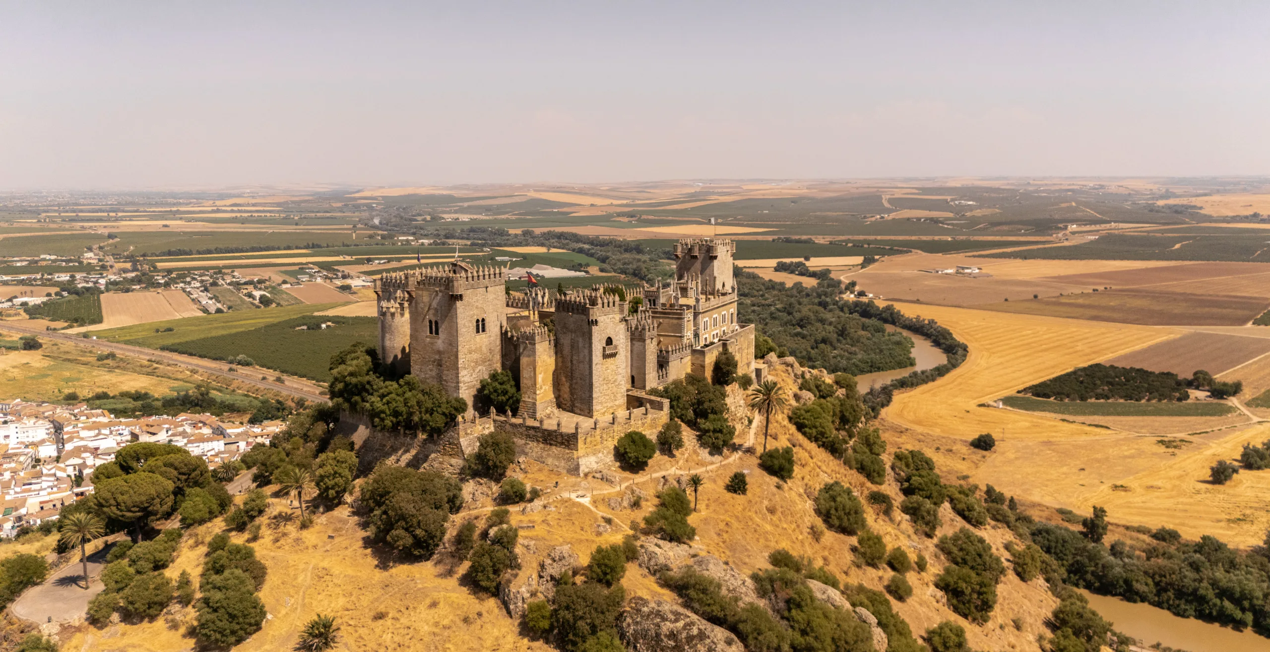 Castillo de Almodóvar del Río a vista de drone