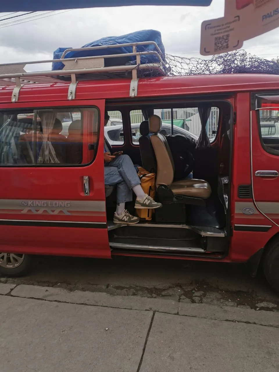 Minibus para hacer el trayecto de La Paz a Copacabana en Bolivia