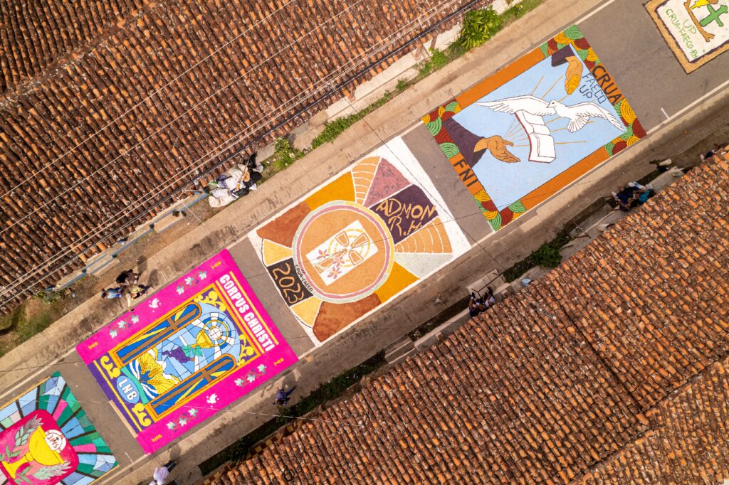 Vista aérea de las alfombras en el Corpus Christi de Parita