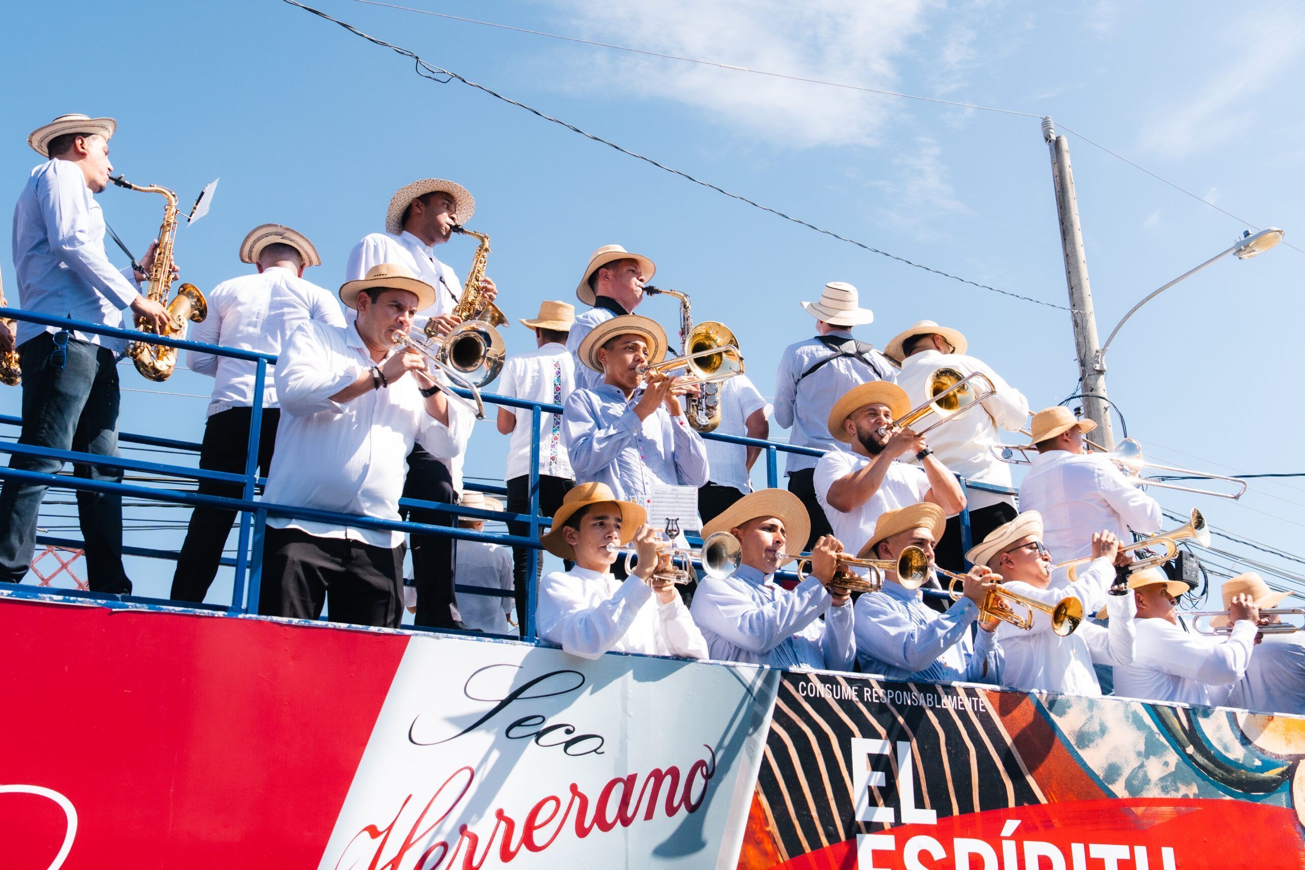 Músicos en el Desfile de las Mil Polleras de Las Tablas, Panamá